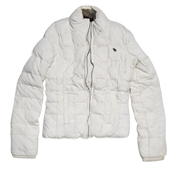 Abercrombie & Fitch Jackets & Blazers - Abercrombie vintage white puffer jacket